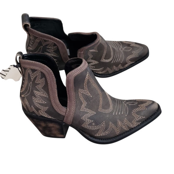 Myra NEW Grey Western Point Toe Booties Cowgirl Boots 7 - Picture 1 of 10